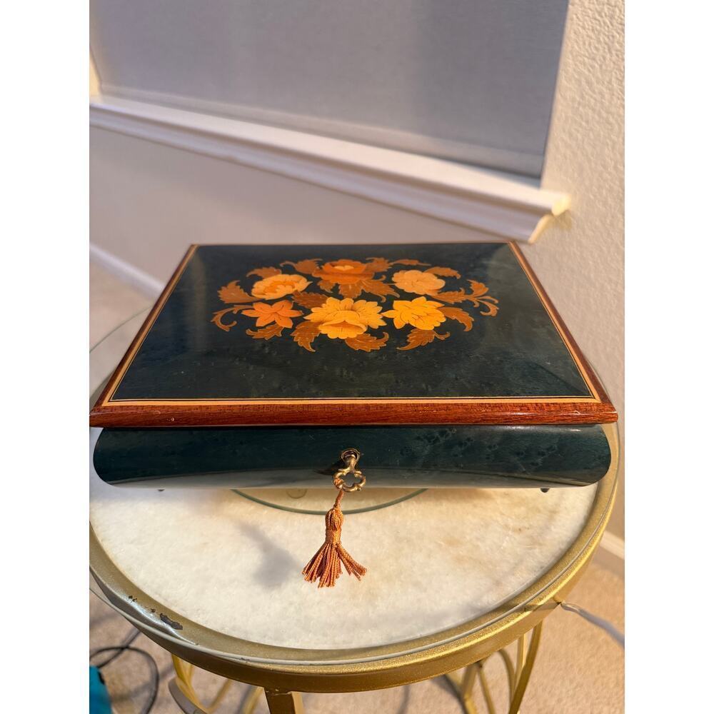 Italian Marquetry Jewelry Music Box Reuge Swiss Movement Green Lacquer Key